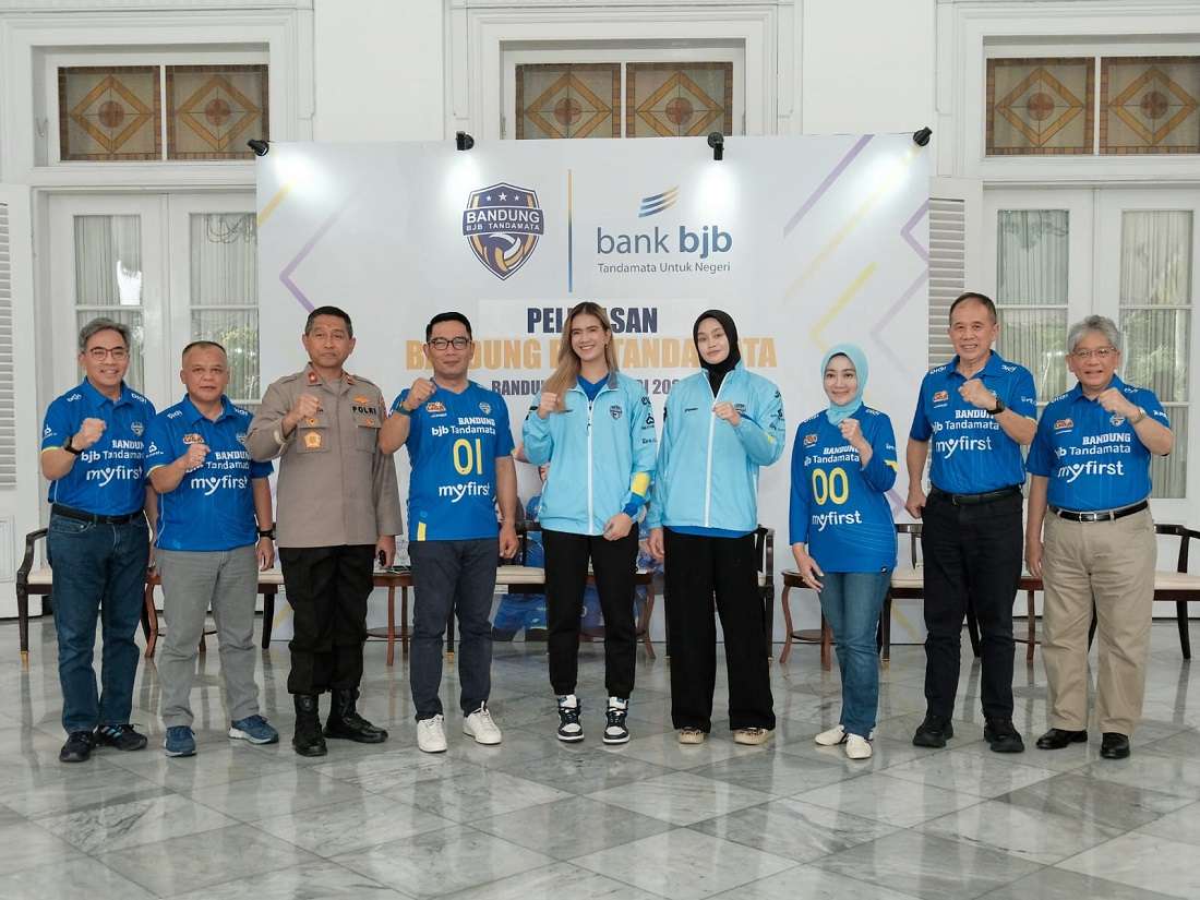 Tim Bandung BJB Tandamata di Proliga 2023 saat dilepas oleh Gubernur Jawa Barat Ridwan Kamil di Gedung Negara Pakuan, Kota Bandung