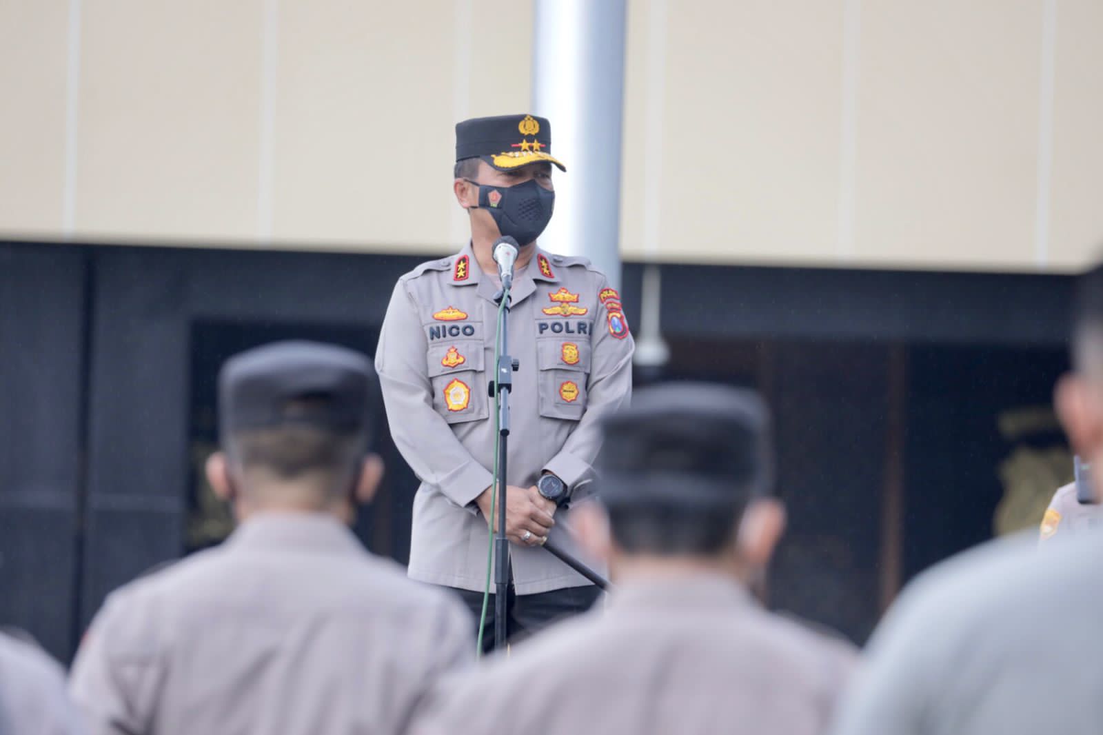 Kapolda Jawa Timur Irjen Pol Nico Afinta saat apel konsolidasi Kamtibmas pasca Operasi Ketupat Semeru 2022 dan halal bihalal dengan seluruh personel Polda Jatim, Rabu (11/5/2022)