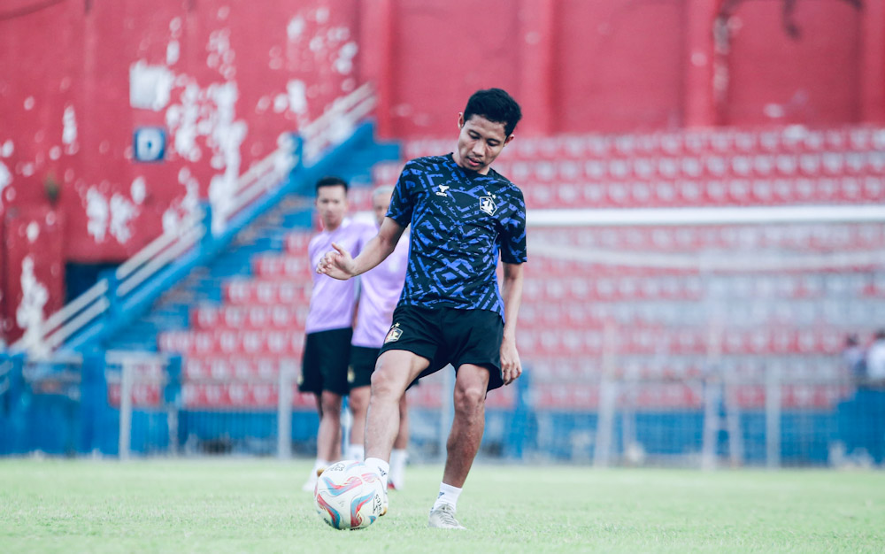 Evan Dimas mengungkapkan rasa syukur dan terima kasihnya setelah resmi bergabung dengan Persik Kediri dalam bursa transfer Liga 1 2024/25