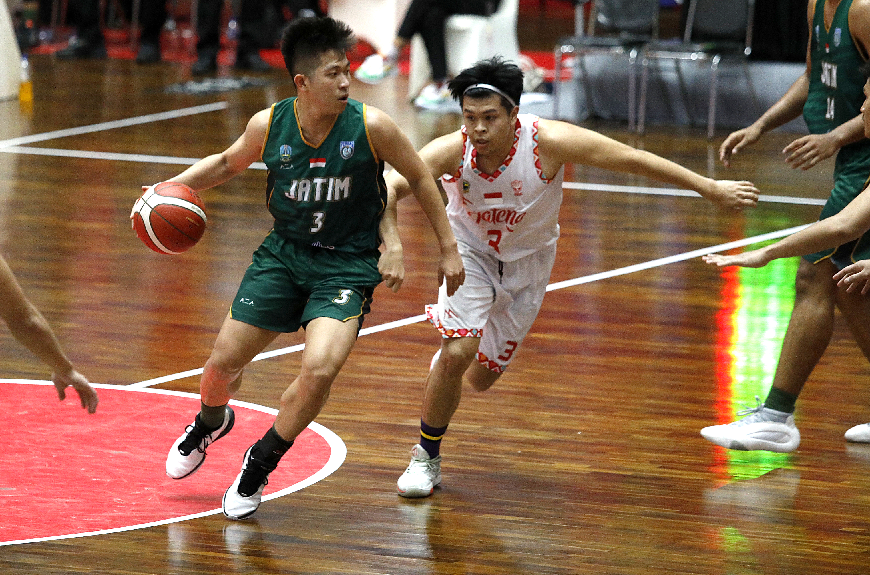 Tim basket putra Jawa Timur terus menunjukkan performa gemilang di ajang PON XXI 2024 dengan mengalahkan tim Jawa Tengah 