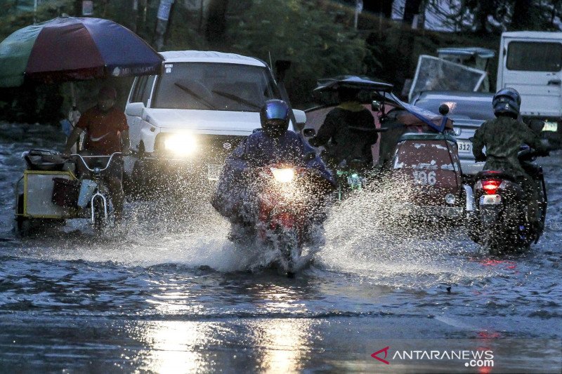Badai Tropis Molave Membuat 1.800 Warga Filipina Diungsikan
