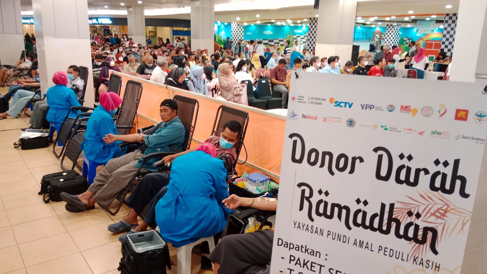 Antusias warga Surabaya mengikuti Donor Darah Ramadan di BG Junction Mall Surabaya, mulai 10-19 April 2023.
