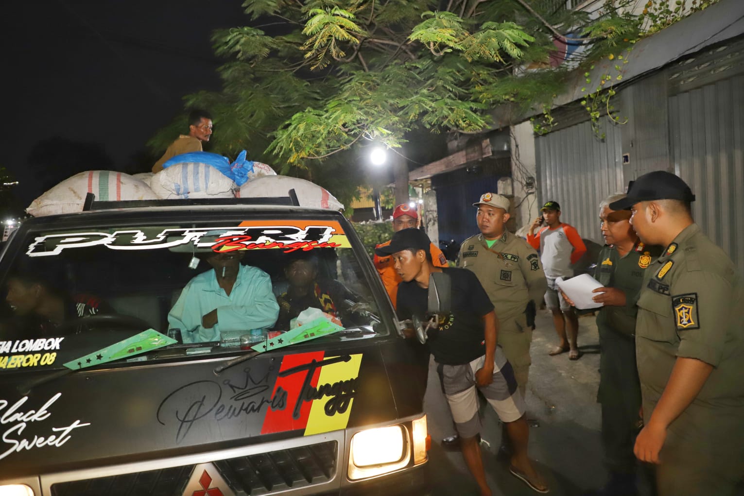 Pemkot Surabaya melakukan penertiban dan penghalauan Pedagang Kaki Lima (PKL) di kawasan Jalan Keputran sejak tanggal 14 Agustus 2023.