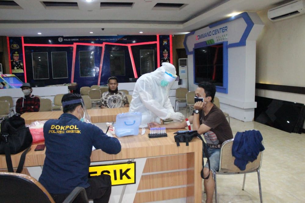 30 Orang Terjaring Patroli Jam Malam PSBB di Gresik