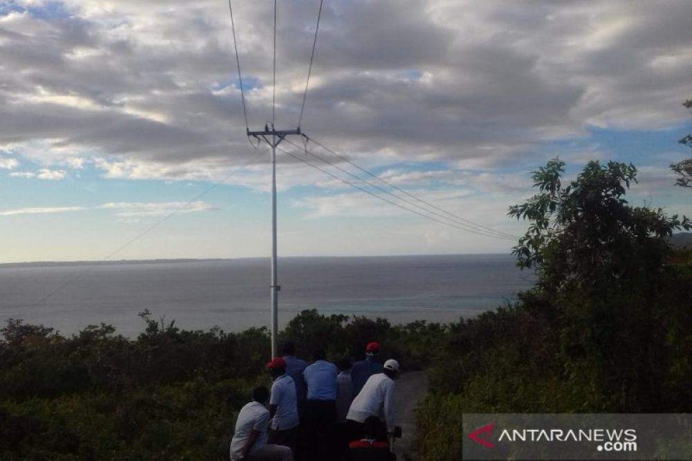 Jaringan listrik di Kei Besar, Maluku Tenggara (Siprianus Yanyaan). ANTARA	