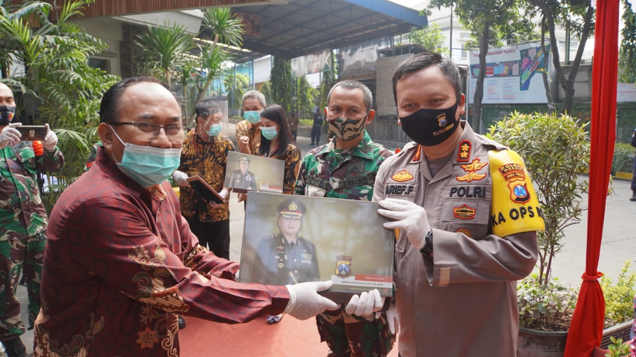 Kapolres Gresik AKBP Arief Fitrianto ketika meresmikan industri tangguh PT SKDA Wringinanom, Gresik, Jumat (3/7/2020).