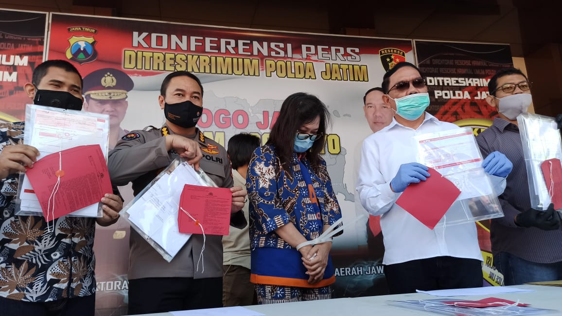 Polda Jatim Ringkus Oknum Notaris Wanita di Surabaya