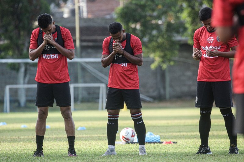 Pemain Bali United mengikuti latihan perdana Bali United, Senin (3/8/2020). (ANTARA/baliutd.com)

