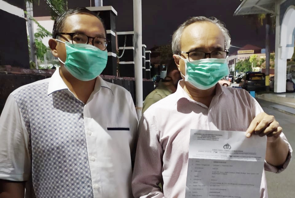 Wakil Direktur Pasca Sarjana UINSA Surabaya, Ahmad Nur Fuad saat melaporkan aksi penganiayaan pada dirinya ke  Mapolrestabes Surabaya, Selasa (11/8/2020).