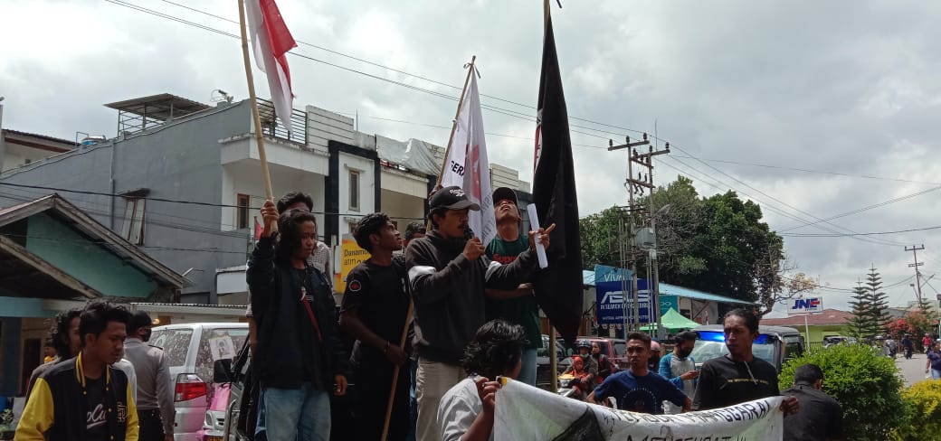 Diduga Lakukan Pungli Biaya Instalasi, PLN Rayon Ruteng Didemo