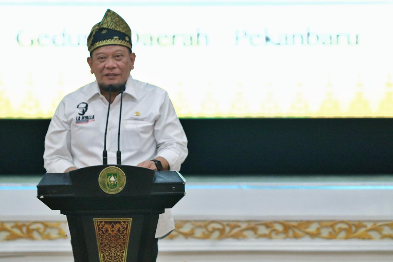 Ketua DPD RI LaNyalla Mahmud Mattalitti ketika mengenalkan tagline DPD RI Dari Daerah Untuk Indonesia di Pekanbaru, Riau.