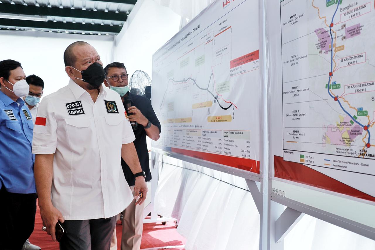 Ketua DPD RI LaNyalla Mahmud Mattalitti ketika melakukan kunjungan ke Provinsi Riau.