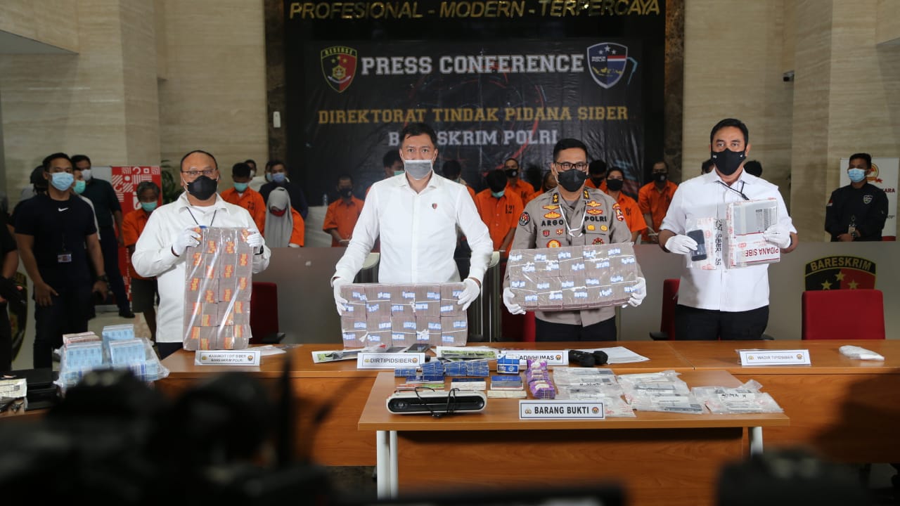 Pembobol Rekening dan Akun Grab Senilai 21 Miliar Diringkus Polisi