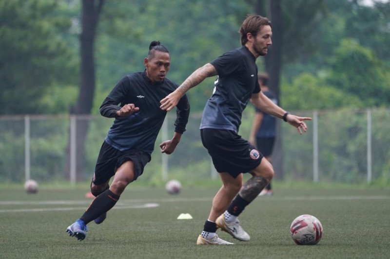 Pemain Persija berlatih di lapangan Sawangan Depok. ant