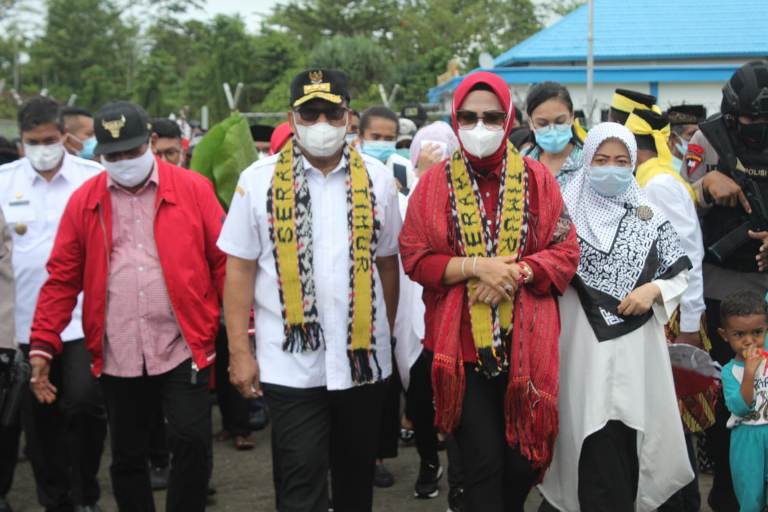 Selain di bidang infrastruktur jalan dan jembatan, Gubernur juga akan mengalokasikan anggaran sebesar Rp. 65 miliar untuk pembangunan sejumlah sekolah. BOY/HMP