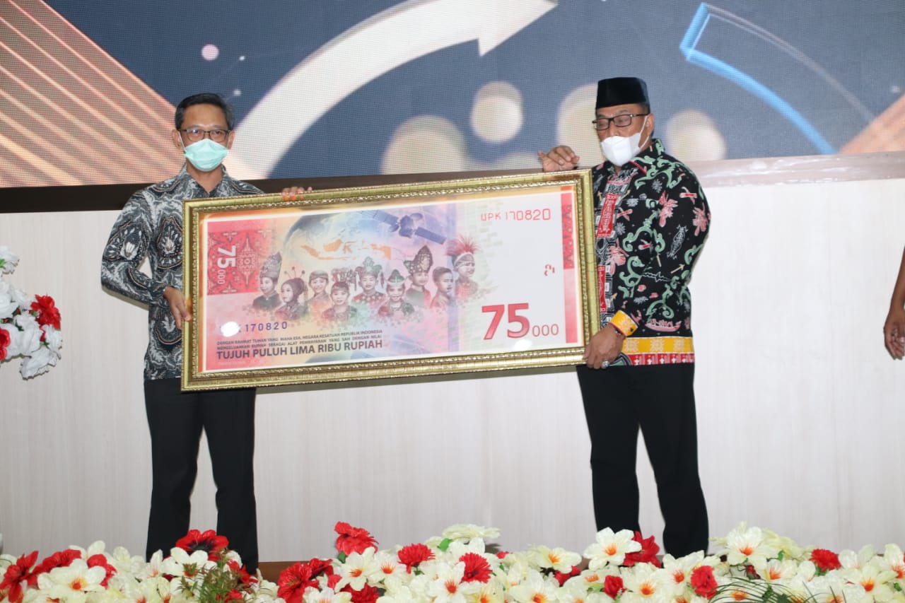  Gubernur Maluku Murad Ismail bersama Kepala Perwakilan Bank Indonesia (BI) Provinsi Maluku Noviarsani Manullang. HMP/BOY