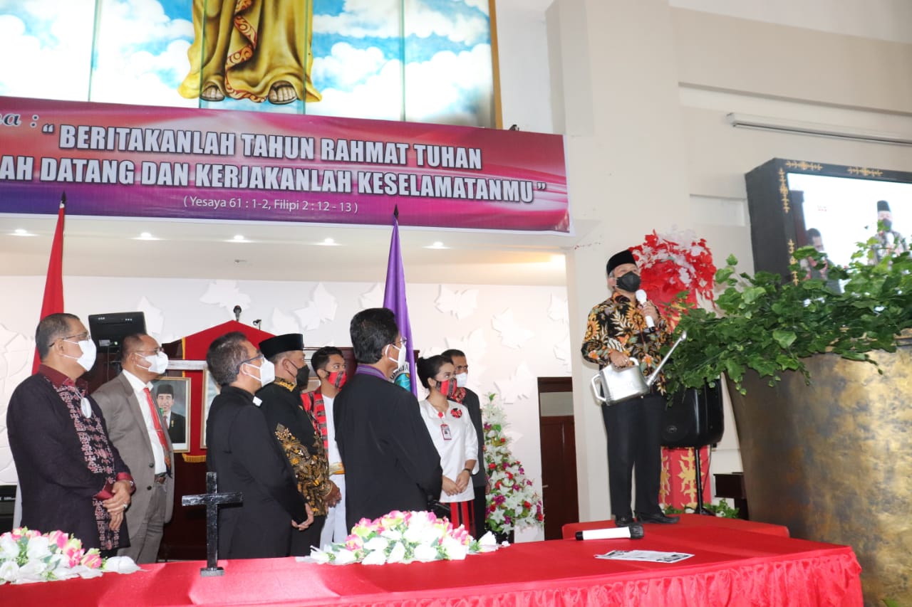 Sidang Sinode Gereja Protestan Maluku, resmi dibuka oleh Sekjen Kementerian Agama R I H Nizar Ali, Minggu (7/2). HMP/BOY