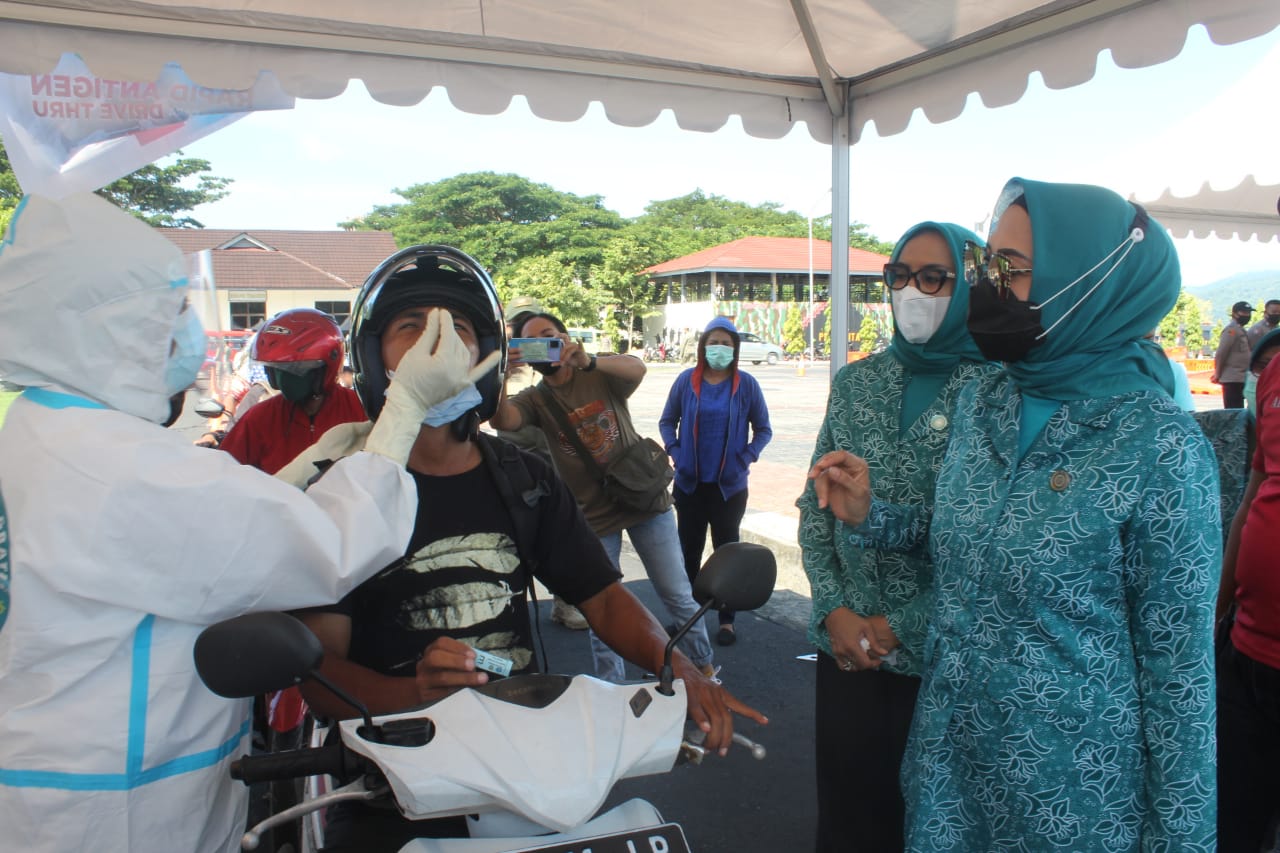 Pemberdayaan dan Kesejahteraan Keluarga (TP-PKK) Provinsi Maluku bekerja sama dengan Satgas Covid 19 dan Dinas Kesehatan Provinsi Maluku. HMP/BOY