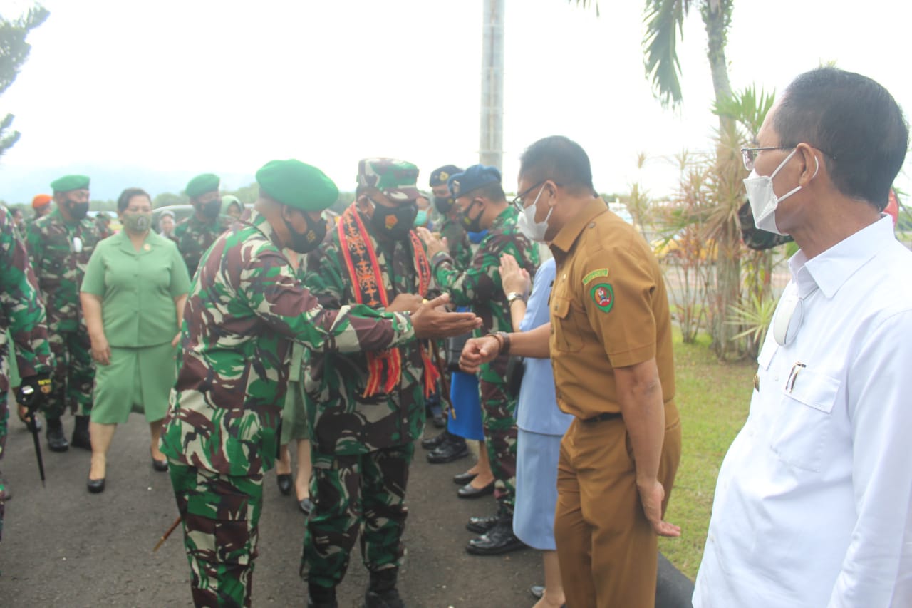 Sekda Maluku Sambut Kedatangan Pangdam Baru