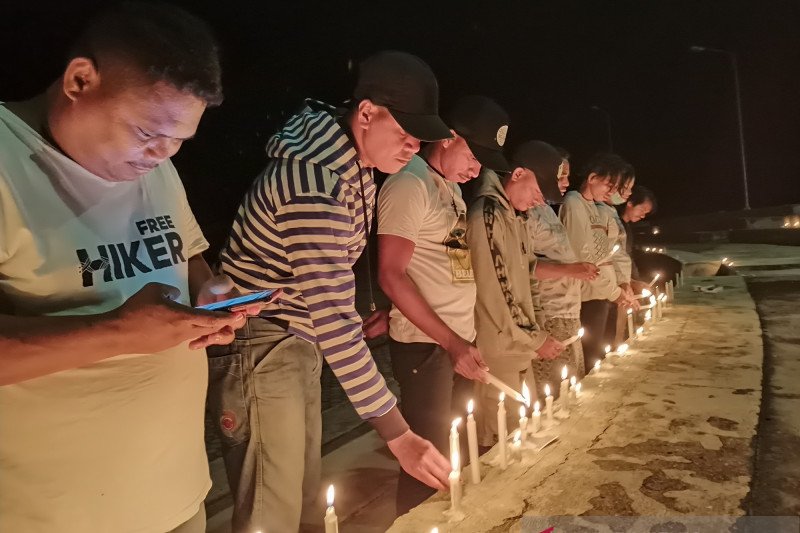 Doa Bersama dan Bakar 1.000 Lilin untuk Blok Masela