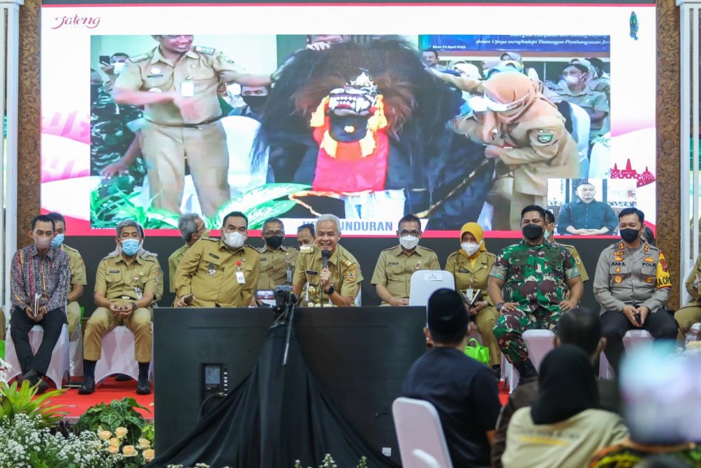 Gubernur Jawa Tengah Ganjar Pranowo saat memimpin Musrenbang wilayah Wanarakuti (Juwana, Jepara, Kudus, Pati) dan Banglor (Rembang, Blora) di Pendapa Kabupaten Blora, Senin (25/4/2022