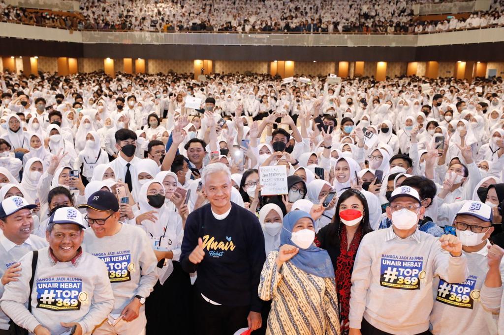 Ribuan Mahasiswa Unair Sambut Ganjar dengan Teriakkan Tugiman