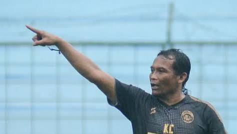  Kuncoro secara resmi menjabat sebagai pelatih caretaker setelah diistirahatkannya Eduardo Almeida oleh manajemen Arema FC pada Senin (5/9/2022).