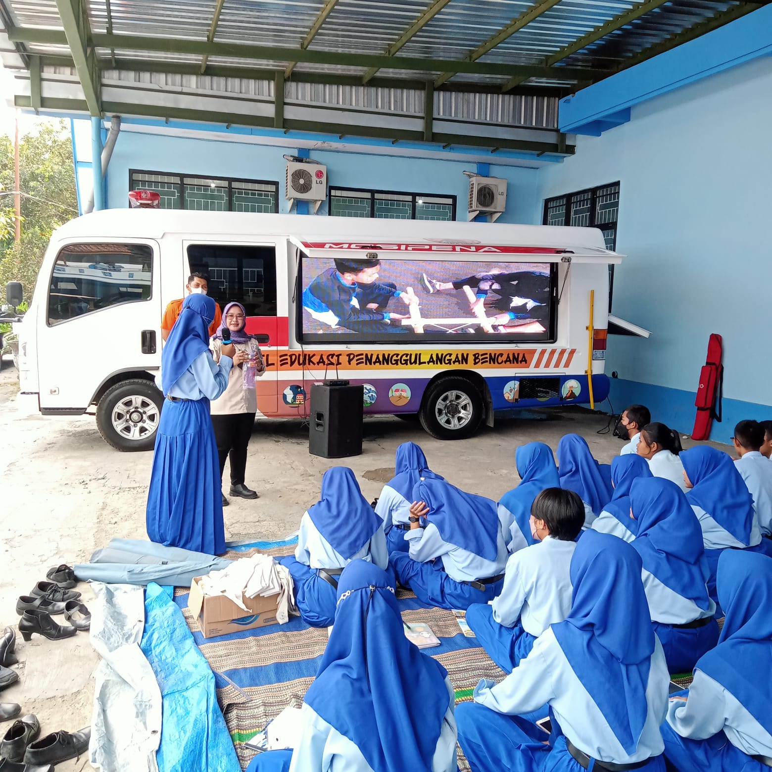 BPBD Jawa Timur dan Sekber Relawan Penanggulangan Bencana (SRPB) Jatim menggelar Satuan Pendidikan Aman Bencana (SPAB) di SMAN 1 Talun Blitar
