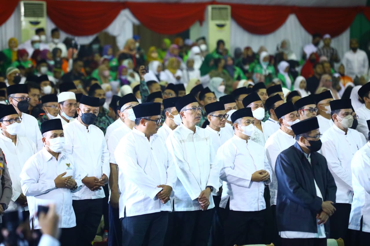 peringatan Maulid Nabi Muhammad SAW yang digelar di Islamic Center, Surabaya, Minggu (9/10) malam, 