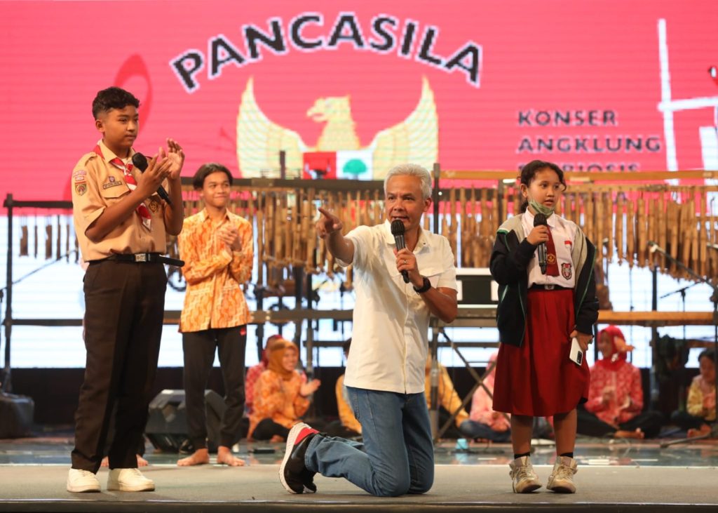 Gubernur Jawa Tengah Ganjar Pranowo,  memberikan keynote speech dalam acara Pancasila: Voice of Humanity di Holy Stadium, Kota Semarang, Jumat (28/10/2022).