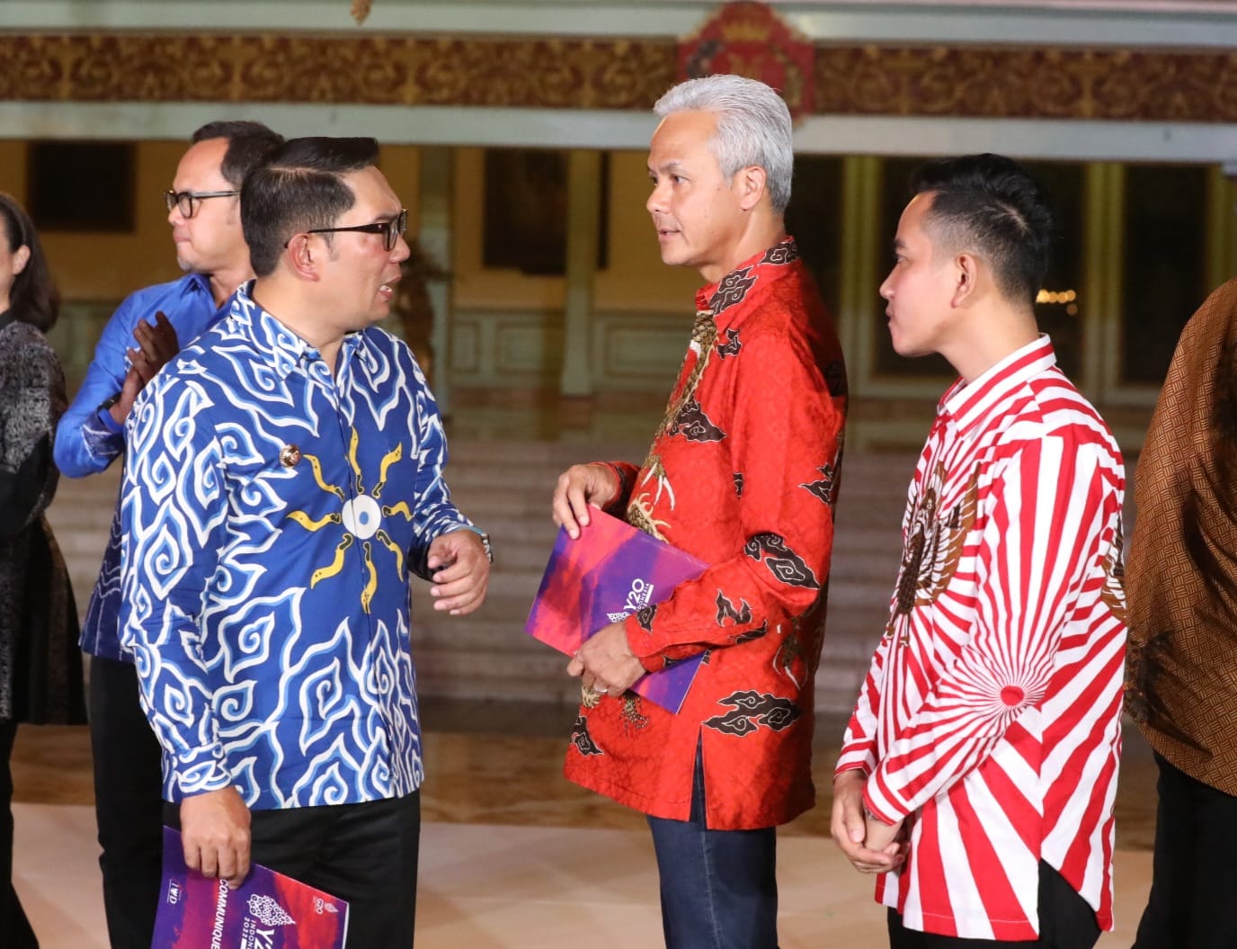 Gubernur Jateng Ganjar Pranowo, Gubernur Jabar Ridwan Kamil dan Wali Kota Surakarta Gibran Rakabuming Raka aat menjadi pembicara dalam acara talkshow Diseminasi Nasional Solo: Gaung Muda Indonesia Pasca-KTT Y20 Presidensi G20 Indonesia