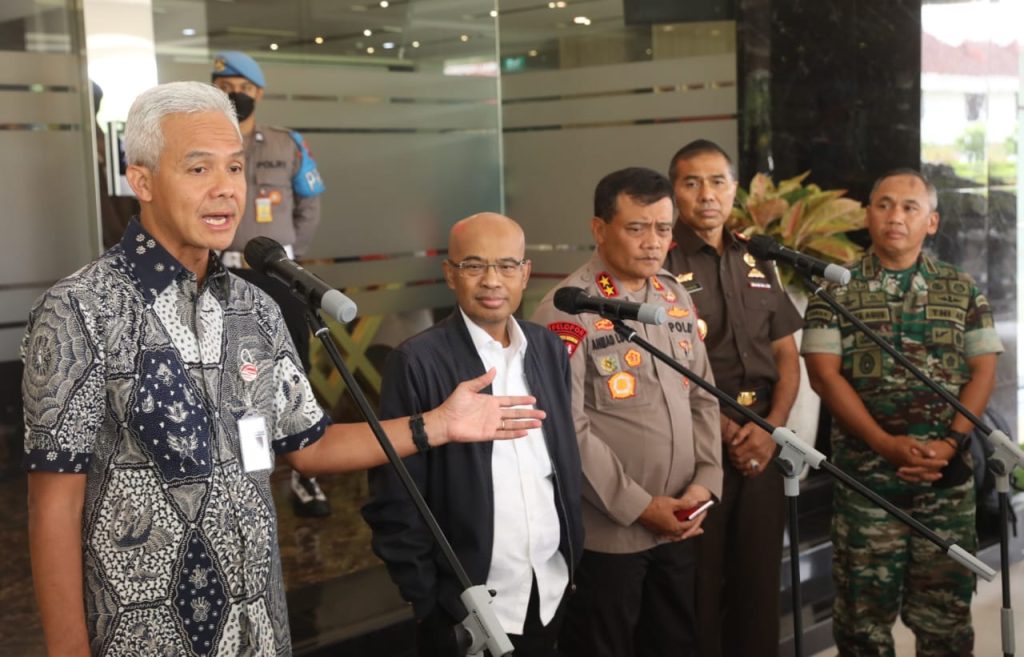 Wakil Ketua Komisi III DPR RI, Desmond Junaidi Mahesa, seusai menggelar rapat bersama Gubernur dan Forkopimda Jateng, serta instansi terkait, di Mapolda Jateng, Jumat (11/11/2022).
