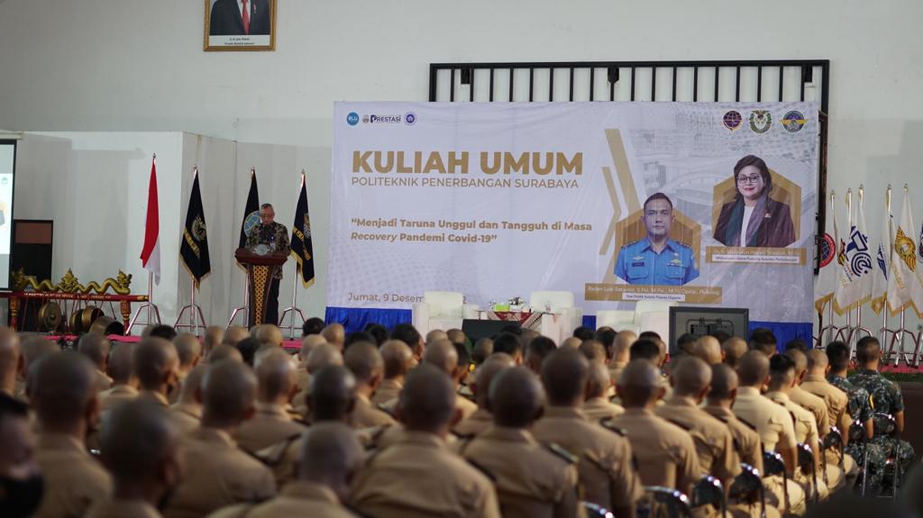 Politeknik Penerbangan (Poltekbang) Surabaya terus membekali para taruna/taruni dengan berbagai macam pengetahuan. Termasuk menggelar Kuliah Umum bertema ‘Menjadi Taruna Unggul dan Tangguh di Masa Recovery Pandemi Covid-19’.   