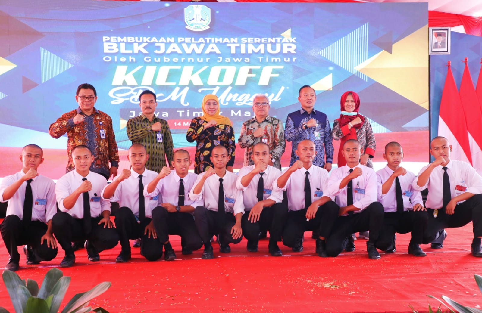 Gubernur Jawa Timur Khofifah Indar Parawansa secara resmi membuka Kick Off Pelatihan Berbasis Kompetensi yang digelar UPT Balai Latihan Kerja Disnakertrans Jawa Timur di Kantor UPT BLK Surabaya, Selasa (14/3) siang. 