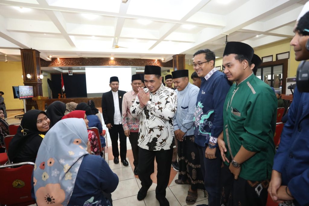 Wakil Gubernur Jawa Tengah, Taj Yasin Maimoen saat menghadiri acara Gerakan Santri Menulis di Universitas Semarang, Jumat (31/3/2023). 