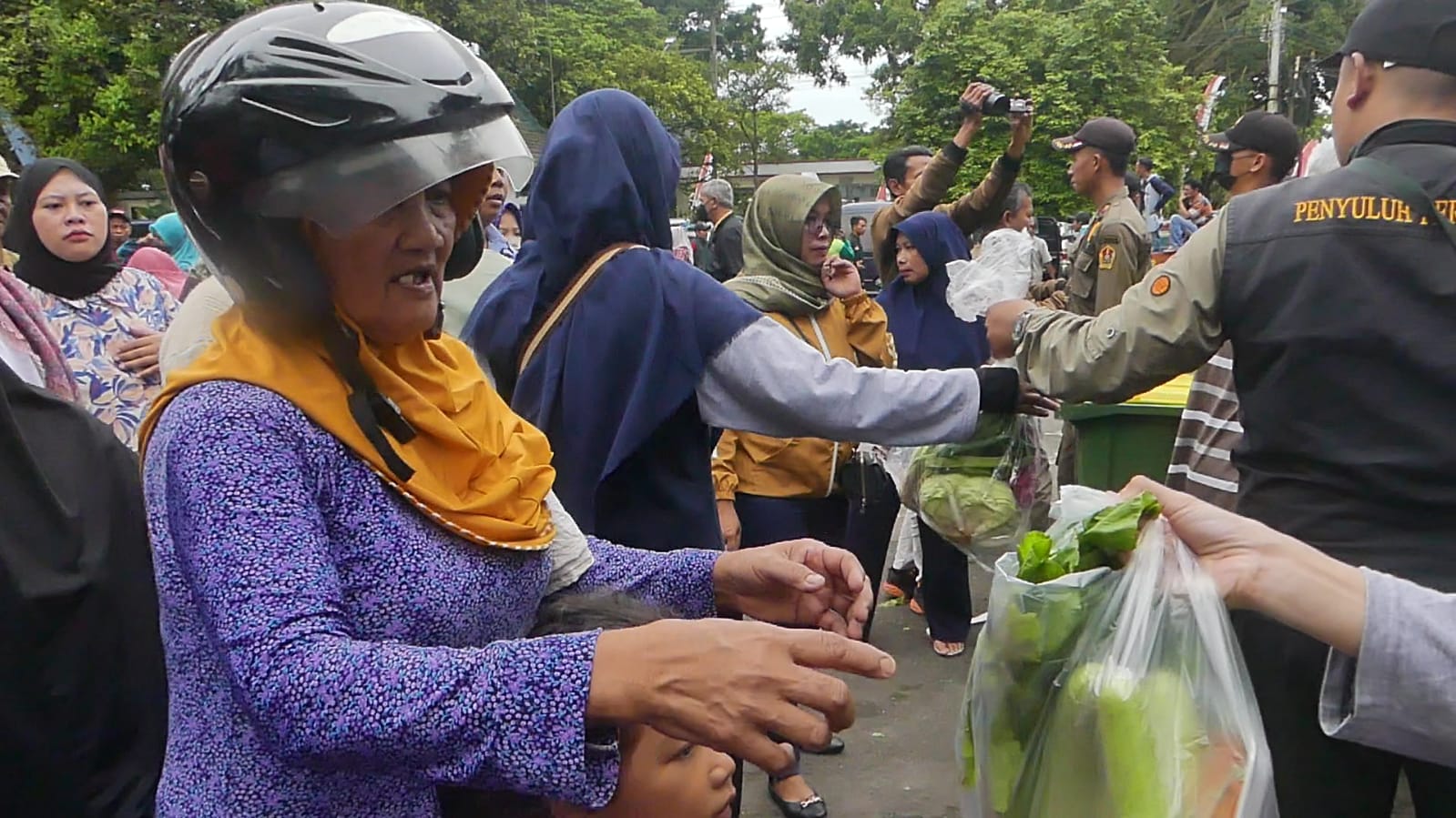 Petani Temanggung Sedekahkan 8.000 Paket Sayuran