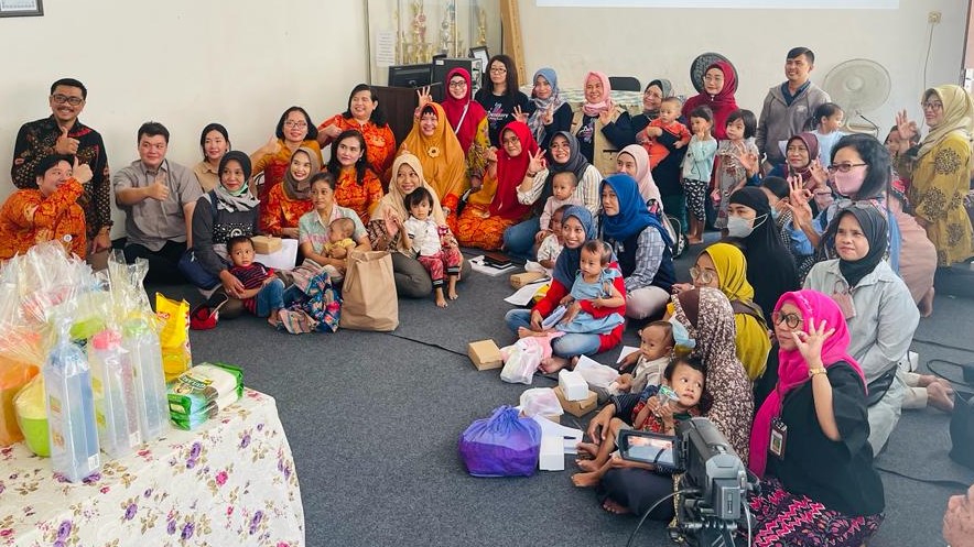 warga Ngagel Rejo antusias menghadiri undangan resmi dari posyandu puskesmas Ngagel