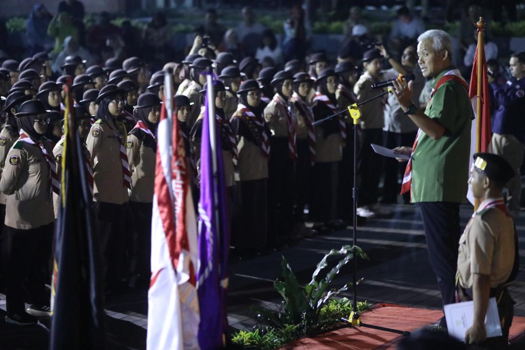 Gubernur Jawa Tengah, Ganjar Pranowo, meminta anggota Pramuka Jawa Tengah turut serta menyebarkan pesan damai kepada seluruh dunia