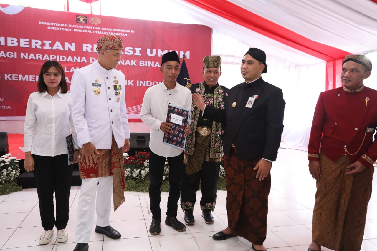  Wakil Gubernur Jawa Tengah, Taj Yasin Maimoen saat menghadiri pemberian remisi kepada 8.031 narapidana, di Lapas Klas I Kedungpane Semarang, Kamis (17/8/2023).