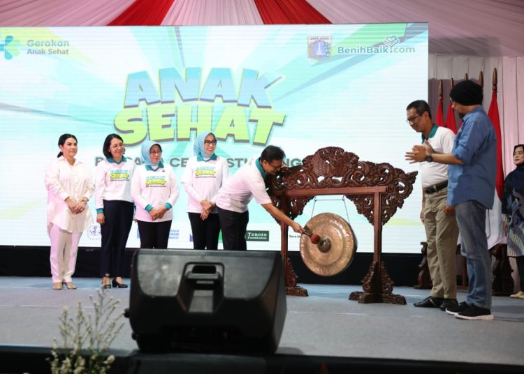 Menteri Kesehatan Budi Gunadi Sadikin meluncurkan Gerakan Anak Sehat di Ruang Publik Terpadu Ramah Anak (RPTRA) Utama Jakarta, Selasa (31/10)