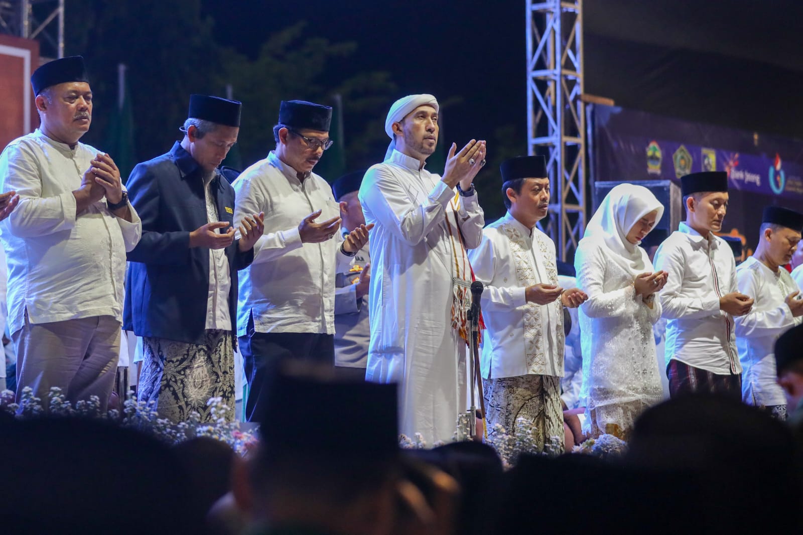 Berselawat di Demak, Pj Gubernur : Ini Bentuk Ikhtiar Lahir Batin demi Jateng Lebih Baik
