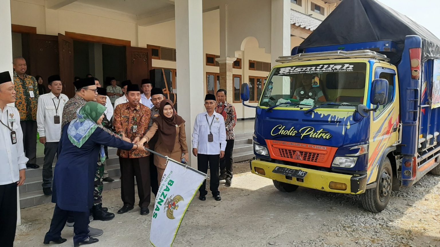 Sebanyak 3.100 mustahik menerima bantuan dari Badan Amil Zakat Nasional (Baznas) Kabupaten Rembang.