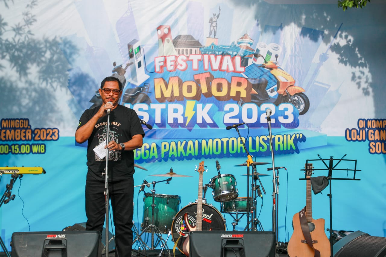 Penjabat (Pj) Gubernur Jateng, Nana Sudjana, pada Festival Motor Listrik 2023, di Kota Surakarta, Minggu (3 /12/2023).