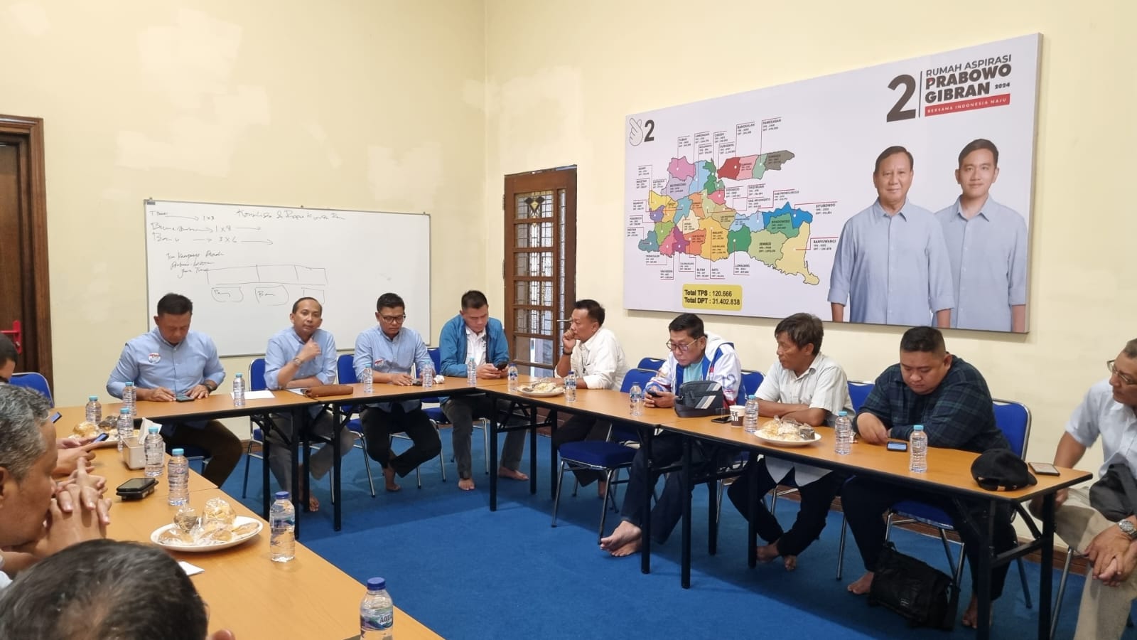 Tim Kampanye Daerah (TKD) Prabowo-Gibran Jawa Timur menggelar rapat koordinasi perdana di Posko TKD Jatim, Jalan Diponegoro 9, Surabaya pada Kamis (7/12/2023). 