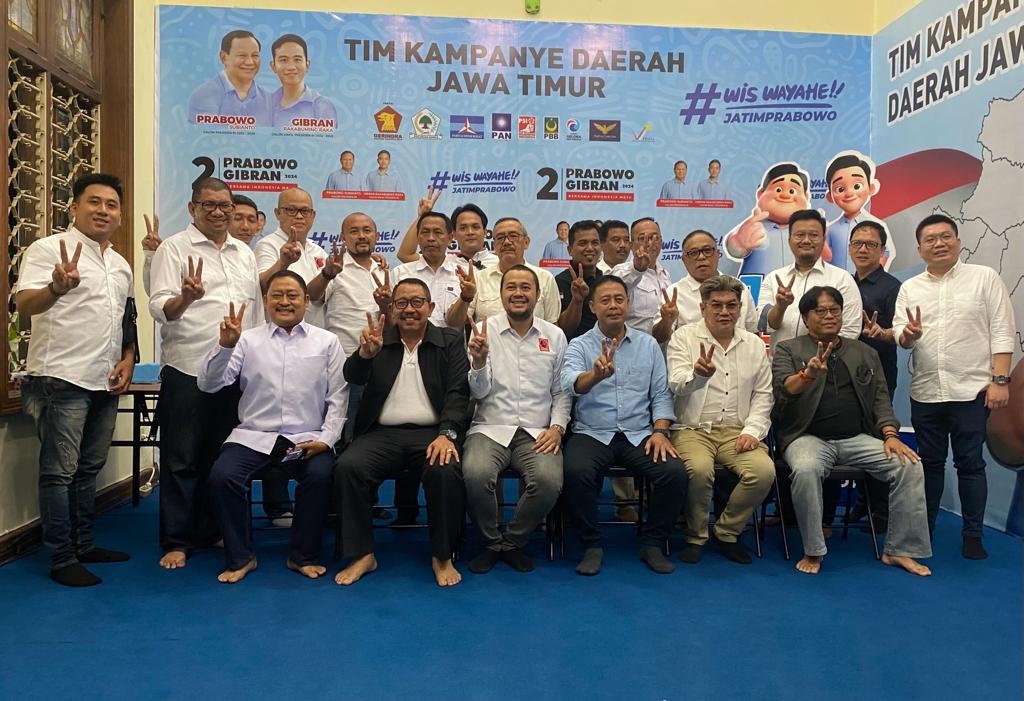 Jajaran pengurus DPD Pro Jokowi (Projo) Jawa Timur bertemu dengan pengurus TKD Jatim Prabowo-Gibran untuk membahas strategi khusus pemenangan Prabowo-Gibran di Bumi Majapahit.