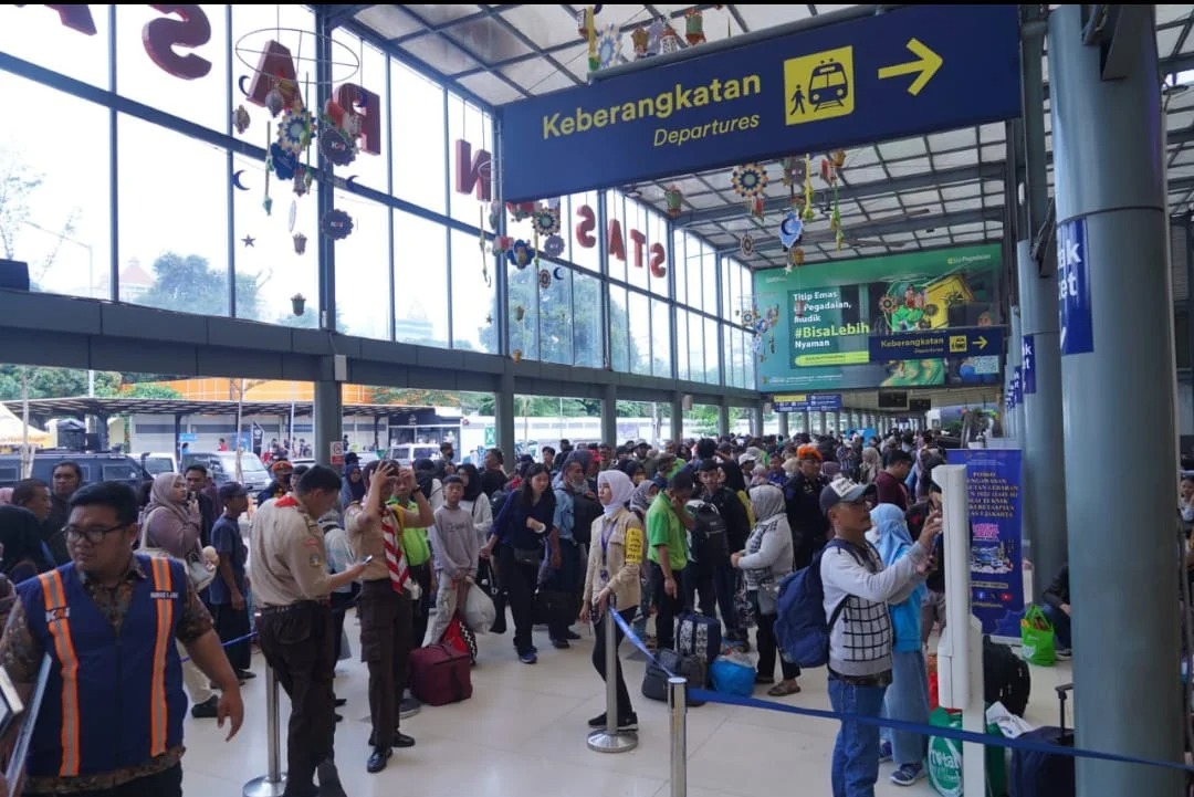 Petugas PT KAI berhasil memberikan pertolongan cepat dan tepat terhadap penumpang ibu hamil yang kedapatan akan melahirkan saat menggunakan perjalanan kereta api