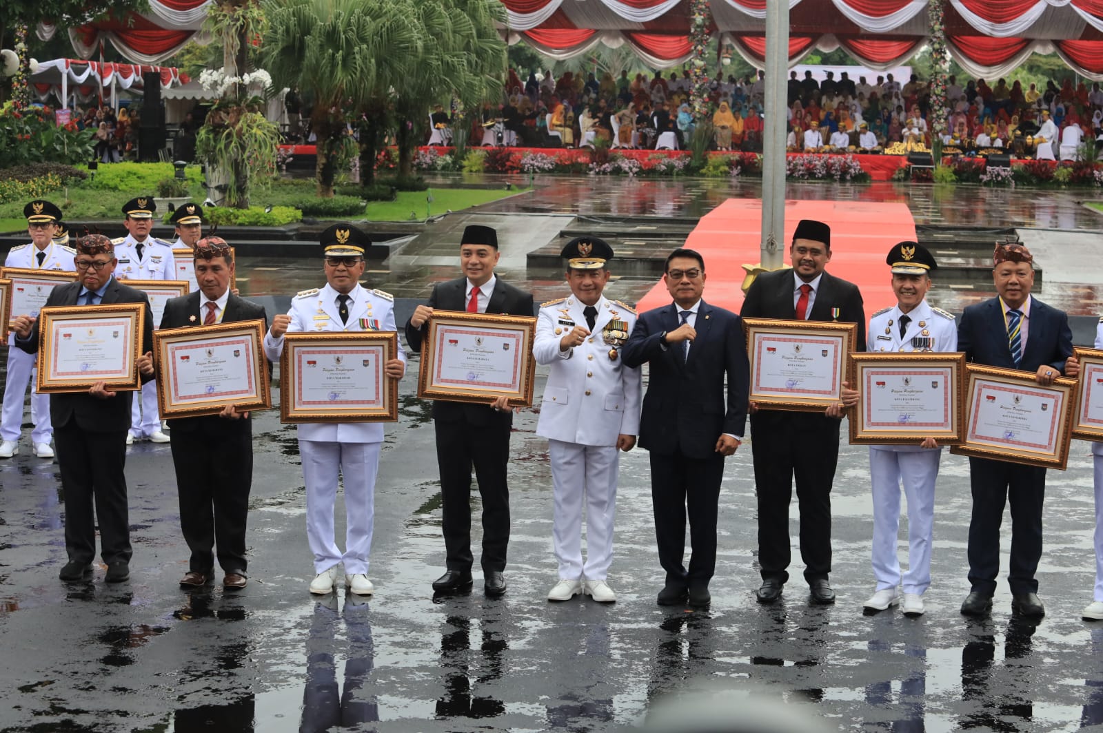 Raih Skor Tertinggi, Kota Surabaya Raih Penghargaan Penyelenggaraan Pemerintah Berkinerja Tinggi dari Kemendagri di Hari Otoda 2024