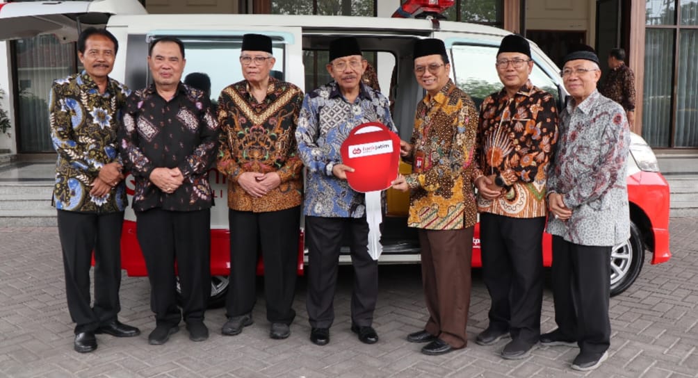 PT Bank Pembangunan Daerah Jawa Timur Tbk (bankjatim) baru saja telah menyerahkan bantuan Corporate Social Responsibility (CSR) kepada PMI Provinsi Jawa Timur pada hari Rabu (24/4).