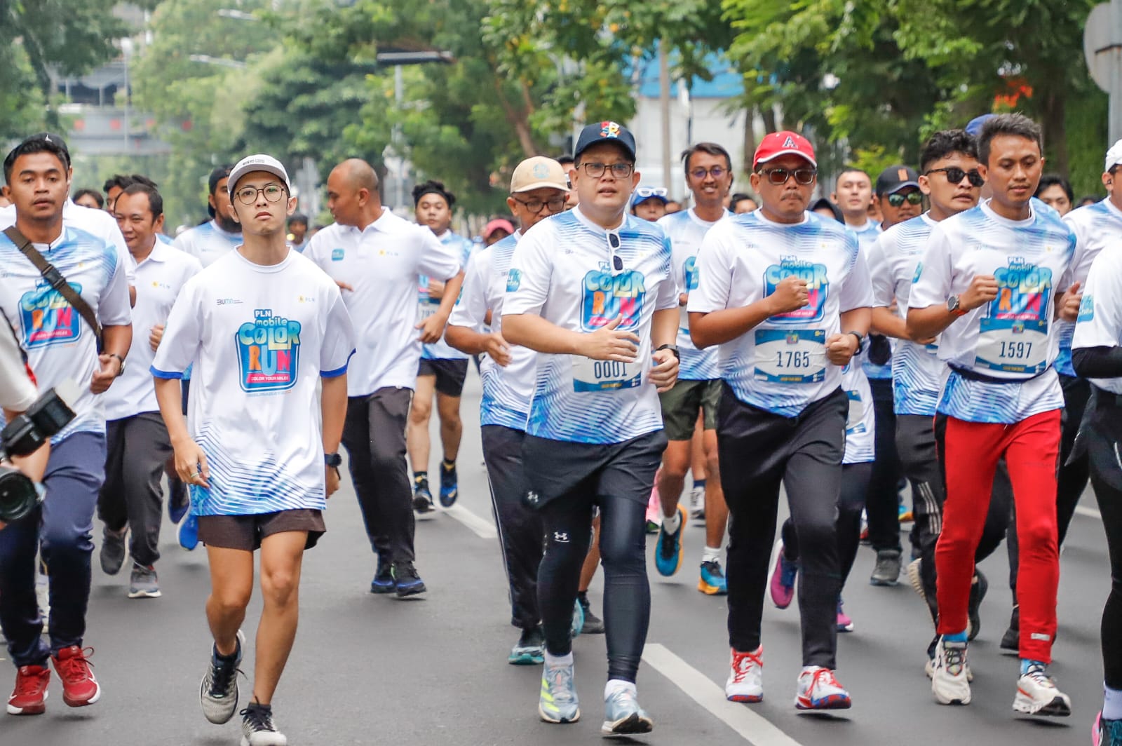 Pj. Gubernur Jawa Timur Adhy Karyono ikut menyemarakkan acara PLN Mobile Color Run 2024