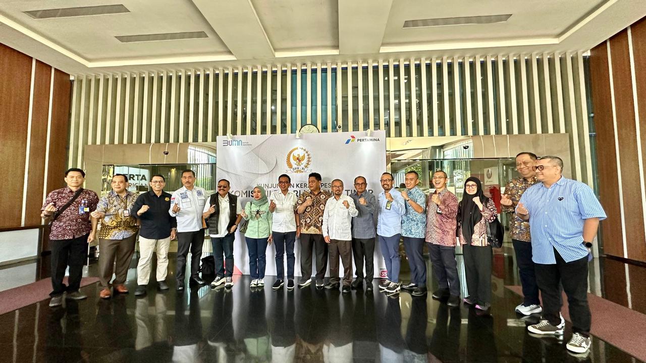 Tim Kunjungan Kerja Komisi VII DPR RI yang dipimpin Bambang Haryadi Wakil Ketua Komisi VII mengunjungi Pertamina Patra Niaga Regional Jatimbalinus (Jawa Timur, Bali, NTT, dan NTB).
